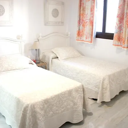 Appartamento With 2 Bedrooms In With Shared Pool Mijas