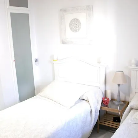 With 2 Bedrooms In With Shared Pool Mijas