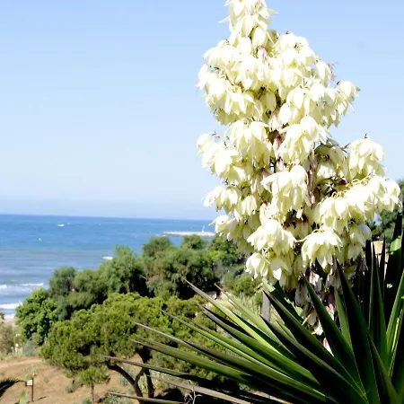 With 2 Bedrooms In With Shared Pool Appartamento